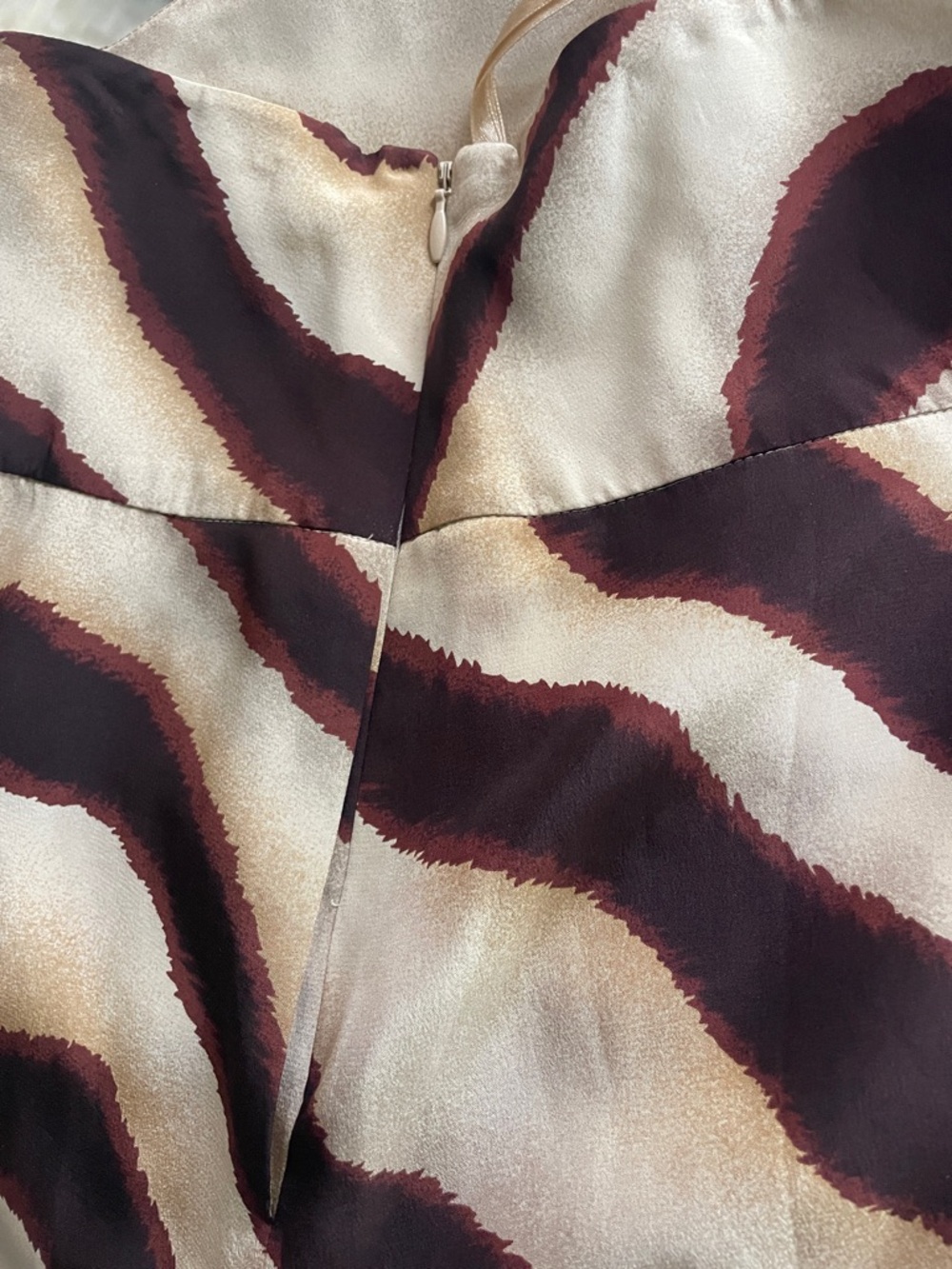 Ralph lauren zebra SILK skirt sz 14
Hundred percent silk never worn
Size 14 - Picture 6 of 8